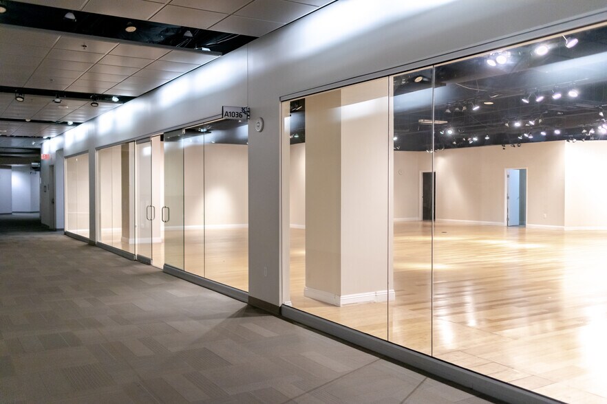 More Photos Of 495 S Grand Central Pky, Las Vegas Showroom For Lease