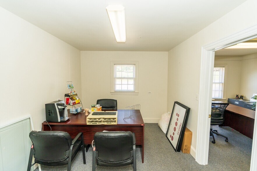 More Photos Of 998-1002 S New Hope Rd, Gastonia General Retail For Lease