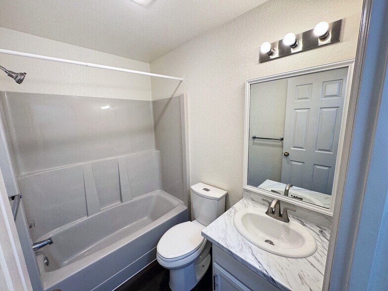 More Photos Of 820 32nd St, Bellingham Apartments For Sale