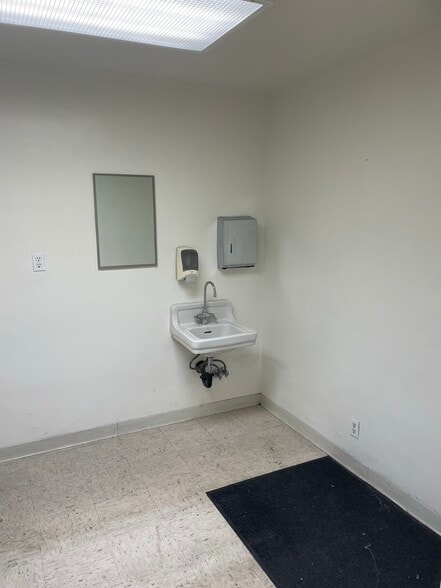 More Photos Of 601-611 W 6th St, San Pedro General Retail For Sale