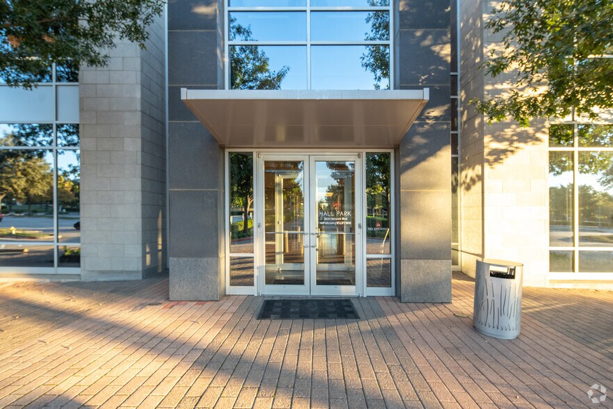 More Photos Of 2600 Network Blvd, Frisco Office For Lease