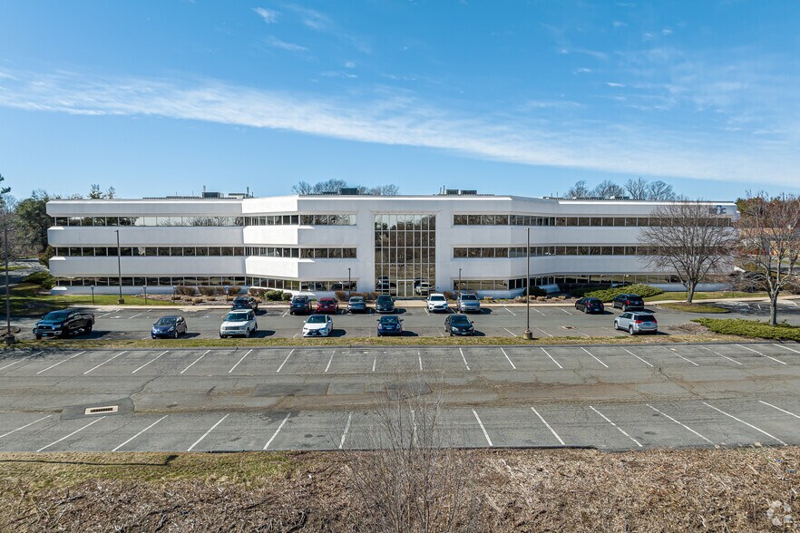 More Photos Of 80 Lamberton Rd, Windsor Office For Lease