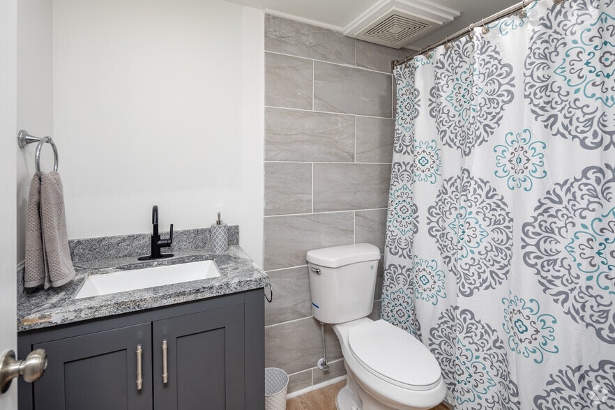 More Photos Of 803 N 2nd St, Clarksville Apartments For Lease