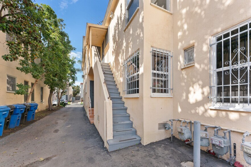 More Photos Of 428 N Genesee Ave, Los Angeles Apartments For Sale