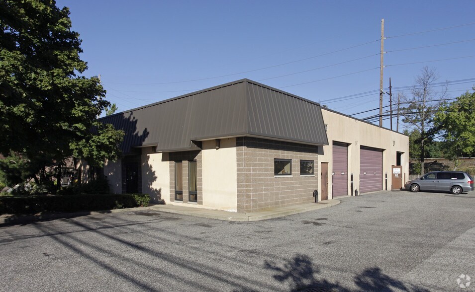 Primary Photo Of 65 John St, Babylon Warehouse For Lease