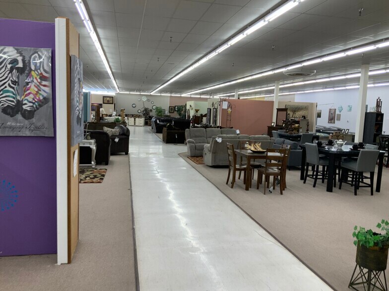 More Photos Of 2100 W Dickinson Blvd, Fort Stockton Freestanding For Sale