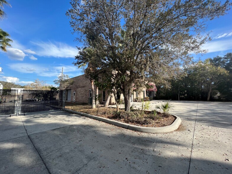 More Photos Of 1474 Rail Head Blvd, Naples Office For Lease