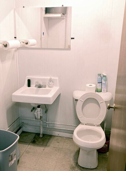 More Photos Of 220 E Main St, Belmond General Retail For Sale