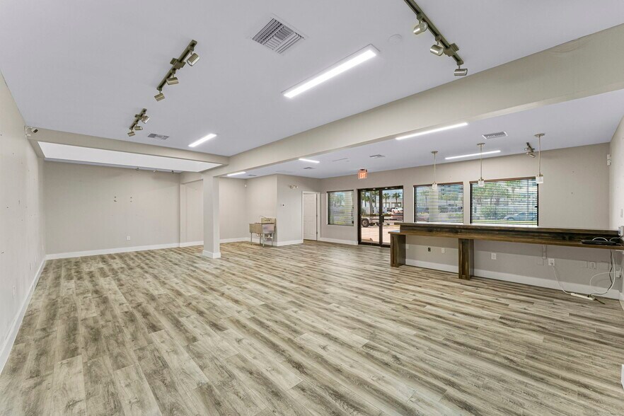 More Photos Of 6126 Thomas Dr, Panama City Self Storage For Sale