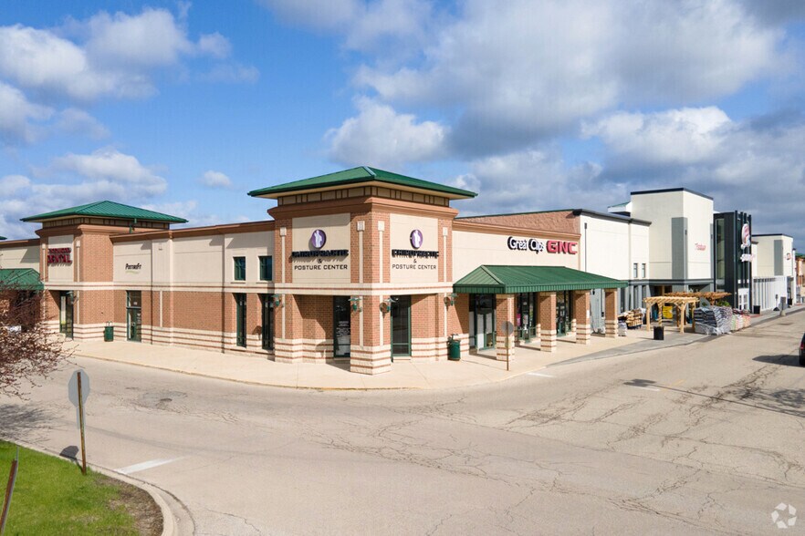 More Photos Of 588-628 Randall Rd, South Elgin Unknown For Lease