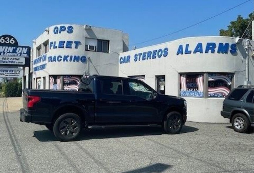 Primary Photo Of 636 Hempstead Tpke, Franklin Square Auto Repair For Lease