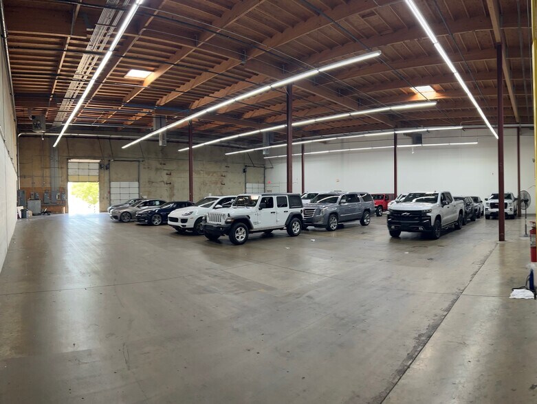 More Photos Of 1030-1048 Trend Dr, Carrollton Distribution For Lease