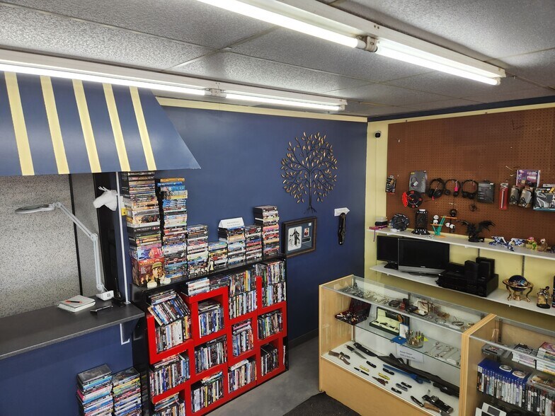 More Photos Of 208 Railway Ave E, Drumheller Convenience Store For Sale