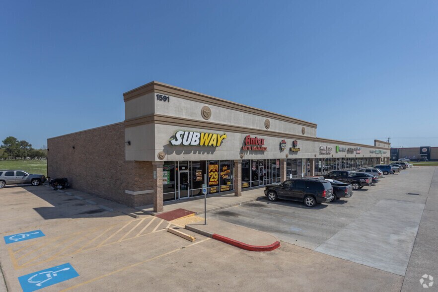 More Photos Of 1591 E Hwy 6, Alvin Storefront For Sale