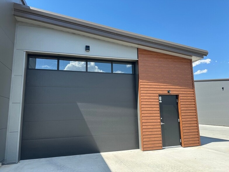 More Photos Of 7542 S Potomac St, Centennial Flex For Lease