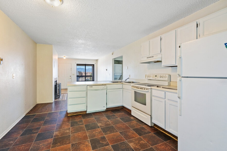 More Photos Of 935 Hathaway Dr, Colorado Springs Apartments For Sale