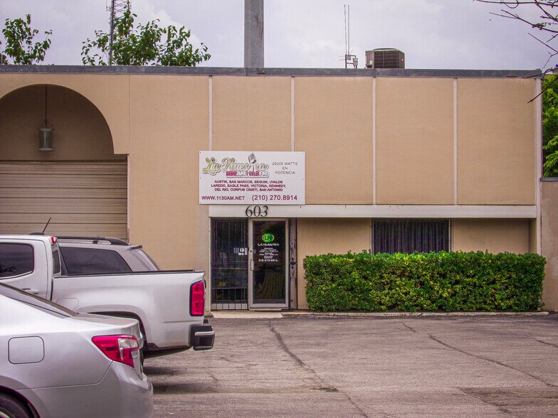 More Photos Of 607 Urban Loop, San Antonio Office For Sale