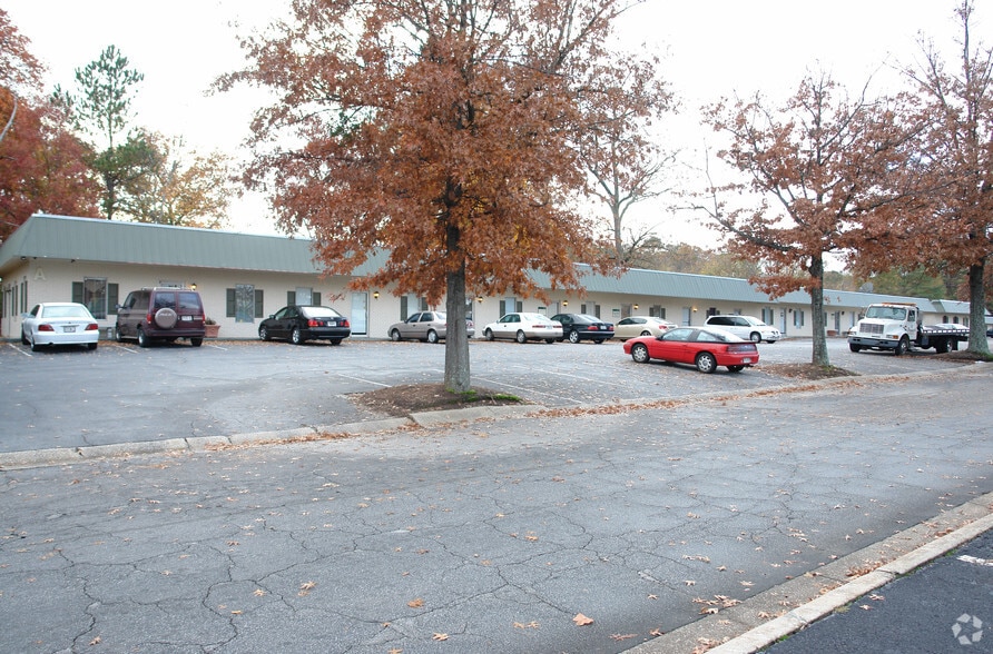 More Photos Of 2459 Roosevelt Hwy, Atlanta Office For Sale