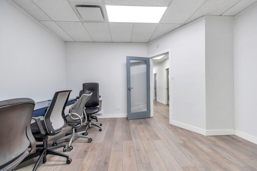 More Photos Of 10318-10324 Whalley Blvd, Surrey Storefront Retail Office For Lease