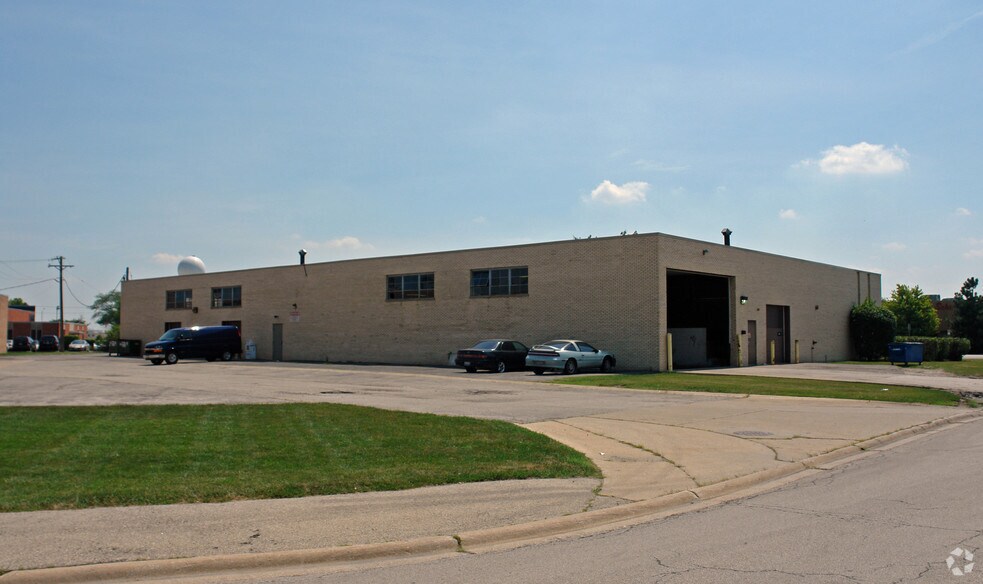 More Photos Of 555 E Plainfield Rd, Countryside Service For Sale