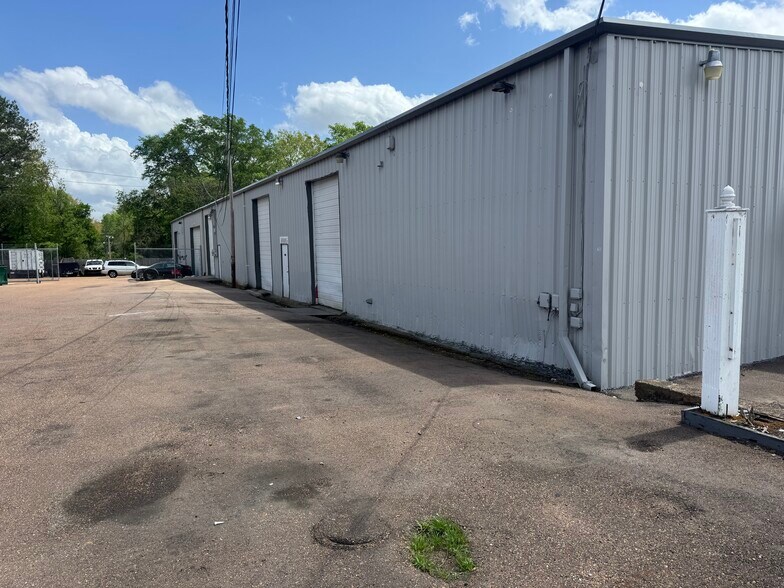 More Photos Of 646 Ridgewood Rd, Ridgeland Freestanding For Lease