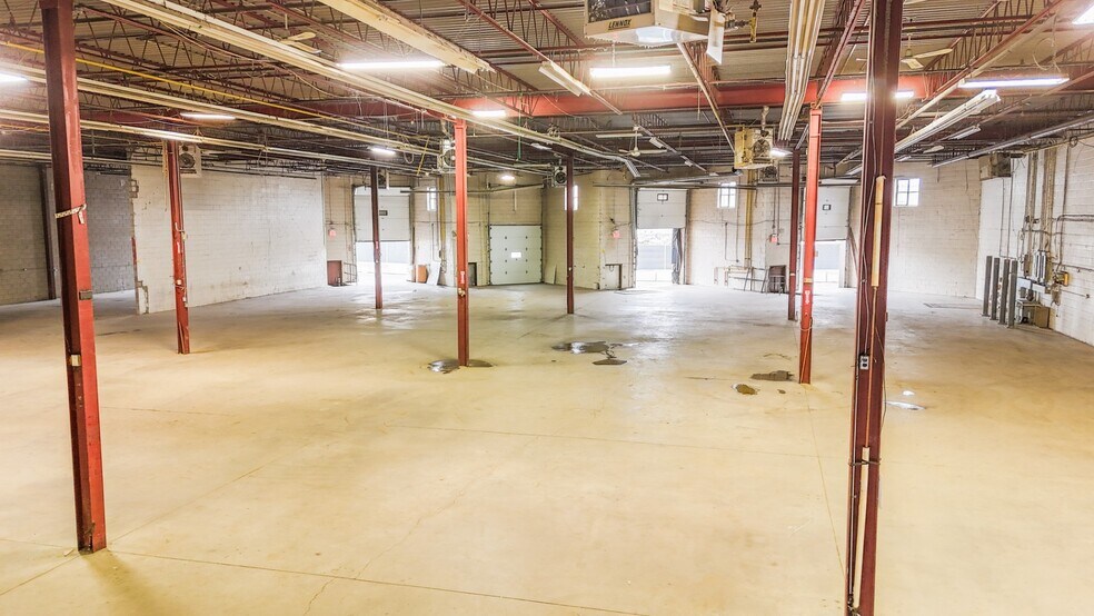 More Photos Of 1235 Shawson Dr, Mississauga Manufacturing For Lease