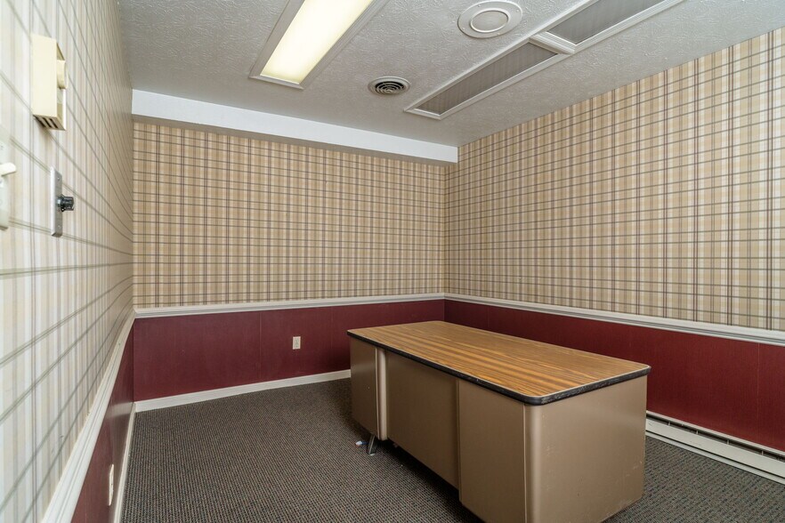 More Photos Of 110 N Wayne Ave, Waynesboro Office For Sale