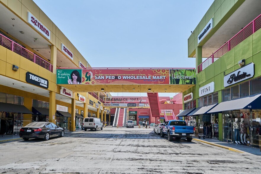 More Photos Of 1100 S San Pedro St, Los Angeles Storefront For Sale