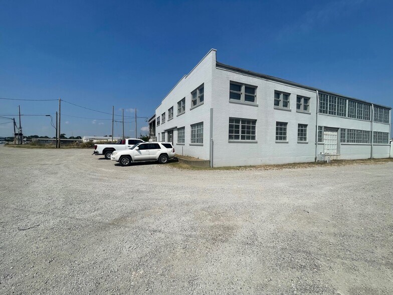 More Photos Of 1150 Maxwell Ave, Evansville Unknown For Lease