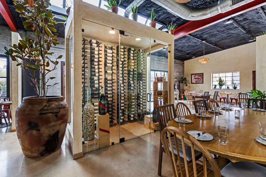 More Photos Of 940 S Alamo St, San Antonio Freestanding For Lease