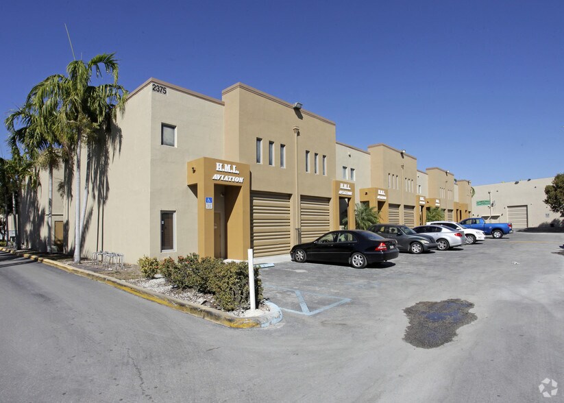 Primary Photo Of 2375 W 80th St, Hialeah Warehouse For Lease
