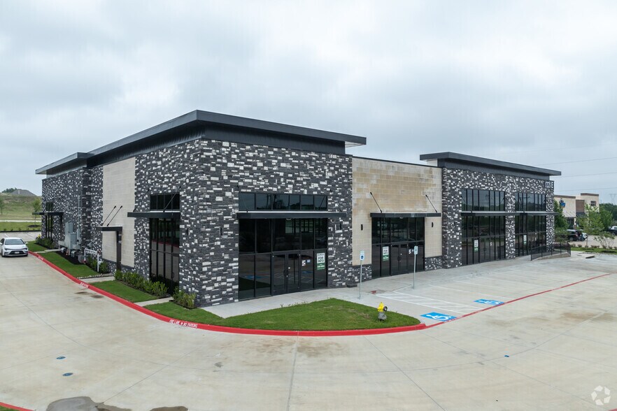 More Photos Of 1221 E University Dr, Prosper General Retail For Lease