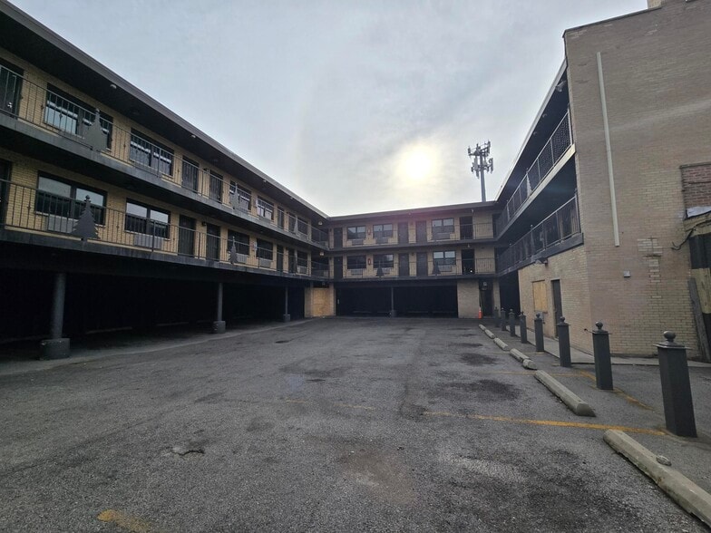 More Photos Of 7621 S Cottage Grove Ave, Chicago Hotel For Sale