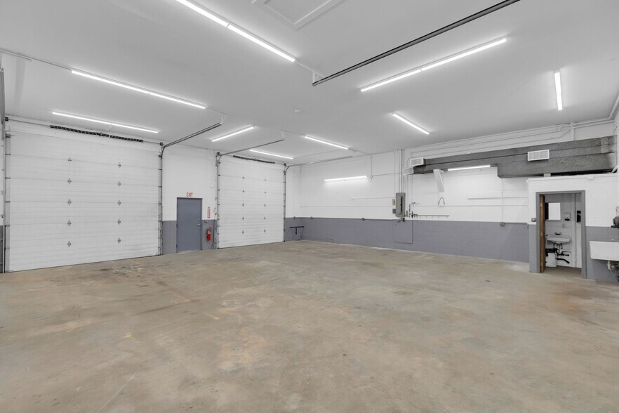 More Photos Of 75 Commerce Cir, Durham Service For Lease