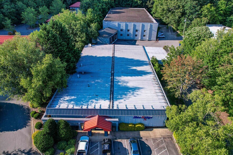 More Photos Of 1070-1072 Tunnel Rd, Asheville Warehouse For Sale