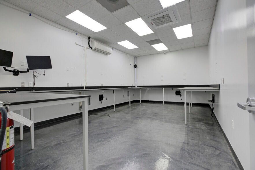 More Photos Of 18417 Bryant St, Northridge Service For Sale