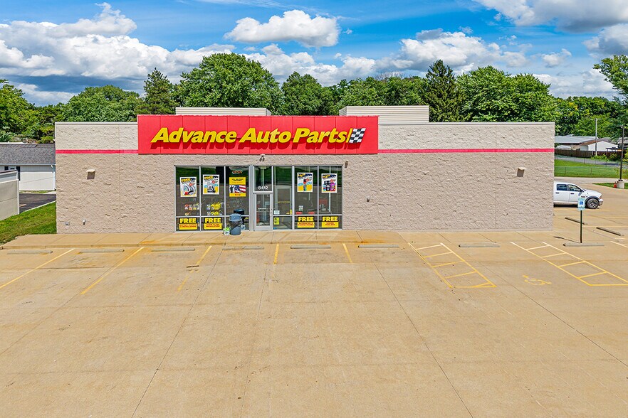 Primary Photo Of 8412 N Knoxville Ave, Peoria Freestanding For Sale