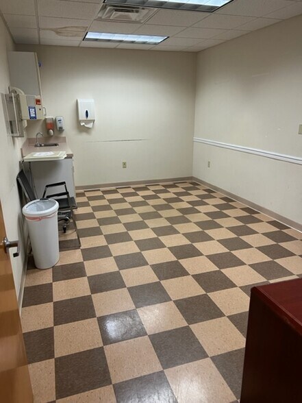 More Photos Of 1449 Old Waterbury Rd, Southbury Office For Sale