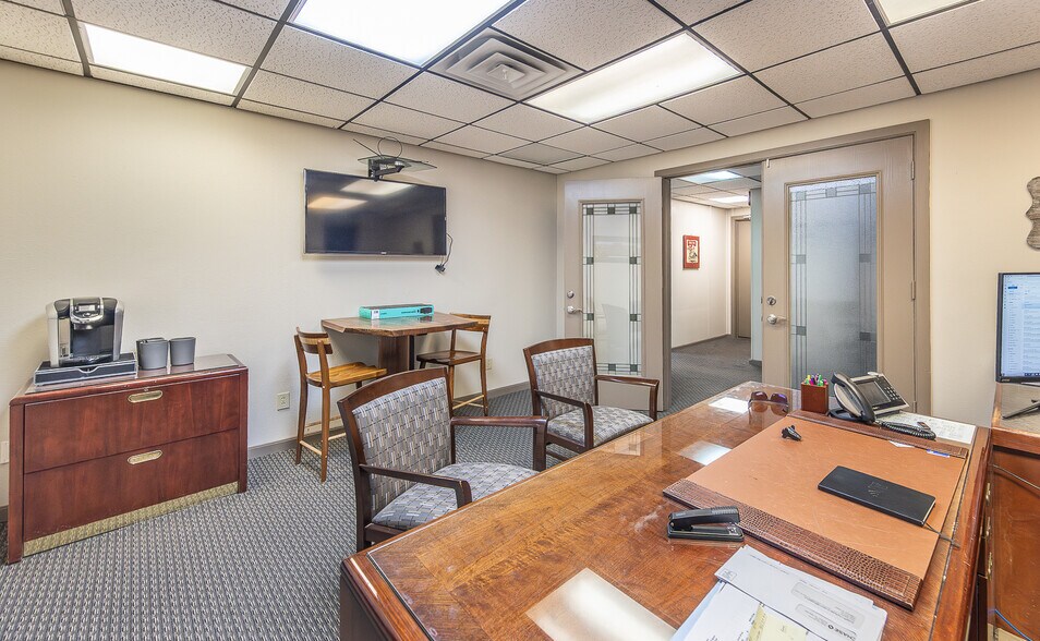More Photos Of 2599 74th St, Lubbock Office For Sale