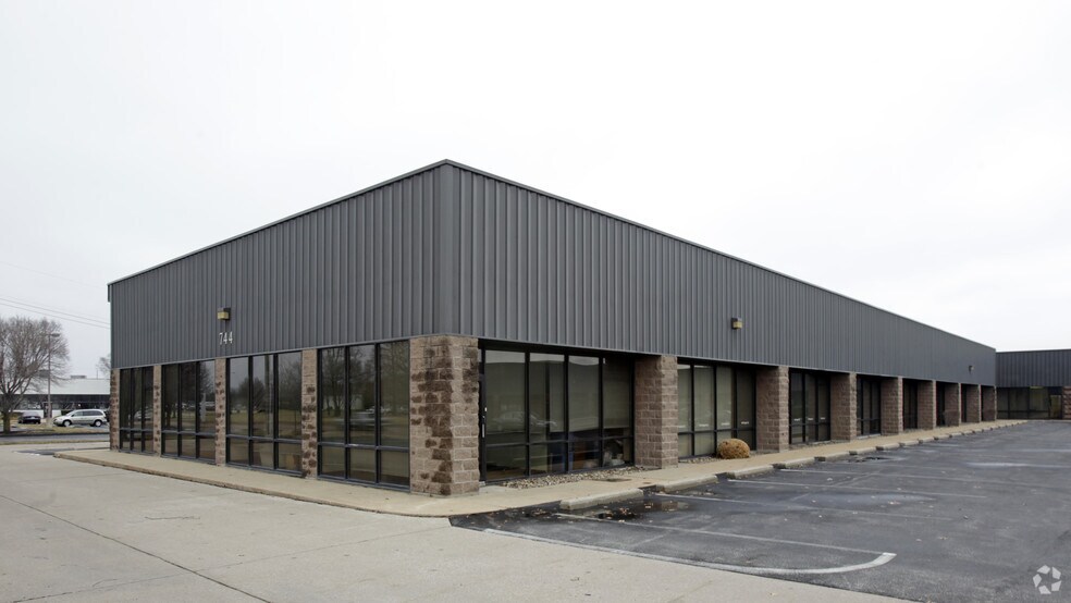 More Photos Of 722 Spirit Of St Louis Blvd, Chesterfield Unknown For Lease