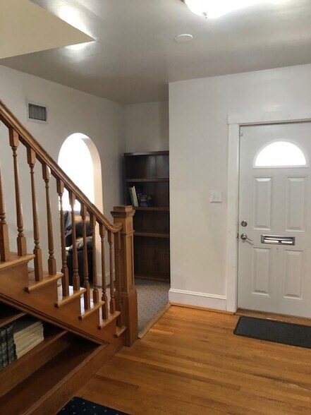 More Photos Of 9329 Battle St, Manassas Office For Sale