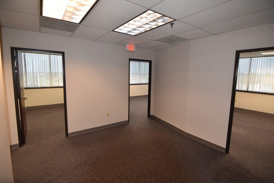 More Photos Of 2701 Brown Trl, Bedford Office For Lease
