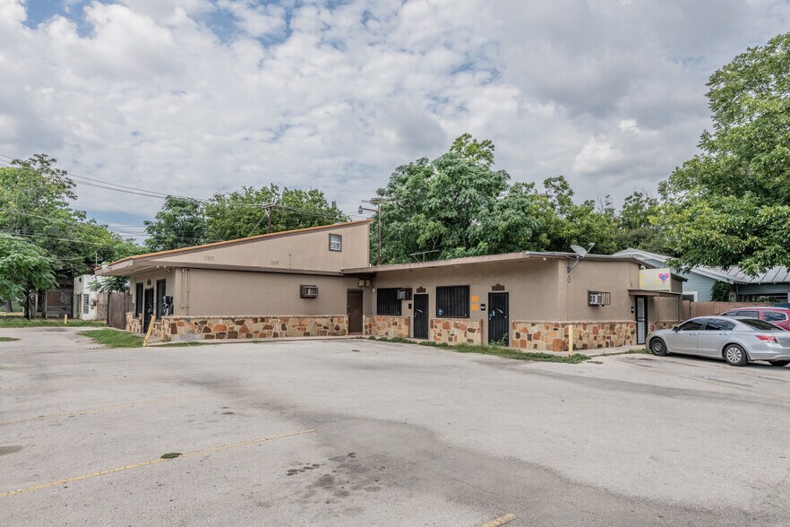More Photos Of 1006 West Ave, San Antonio Freestanding For Lease