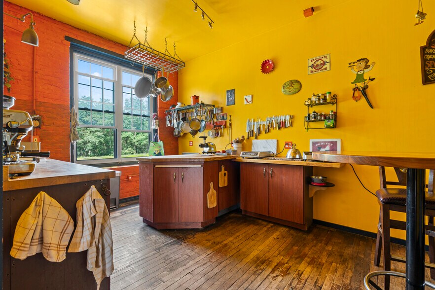 More Photos Of 500 Bridge St, Weissport Restaurant For Sale