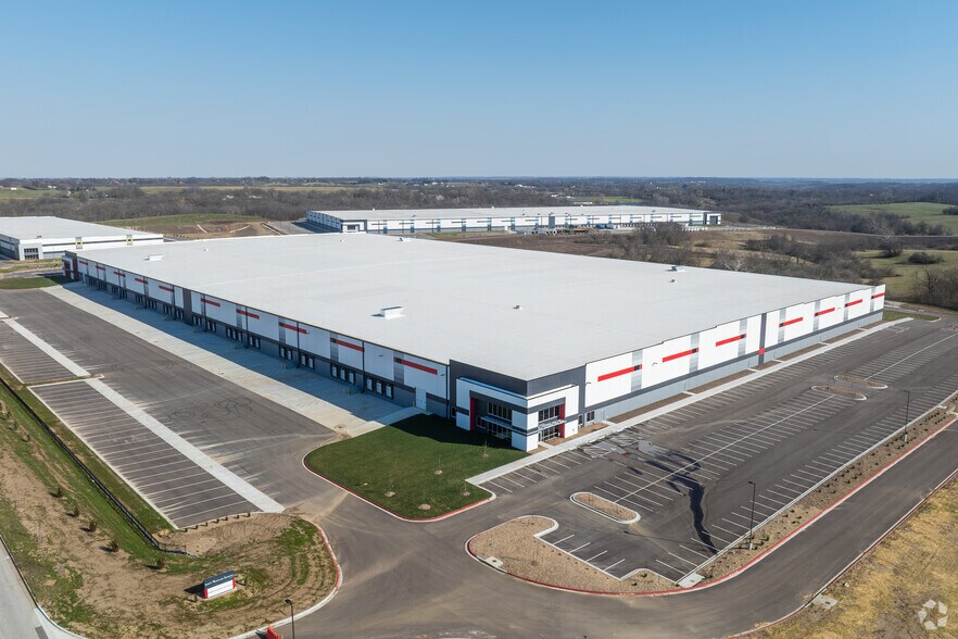 More Photos Of 1401 Shepherd Rd, Liberty Unknown For Lease