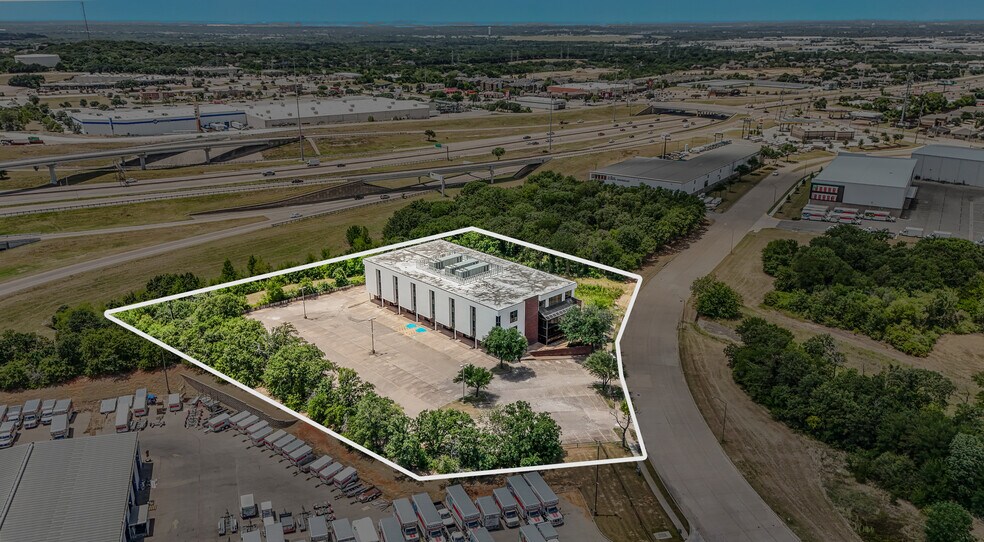 More Photos Of 6900 Anderson Blvd, Fort Worth Office For Sale