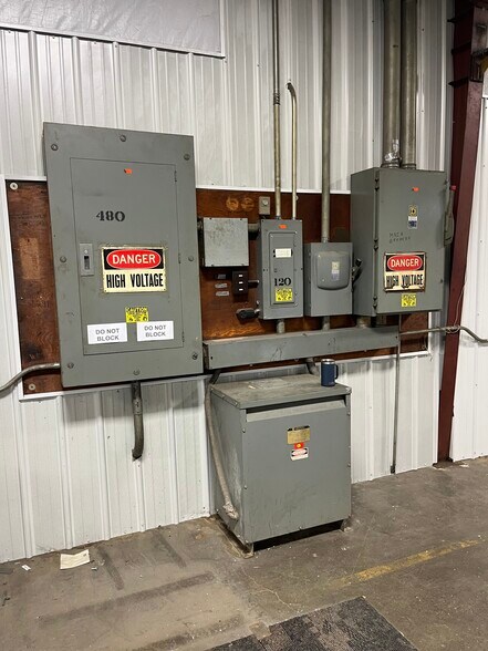 More Photos Of 908 E North St, Salina Warehouse For Lease