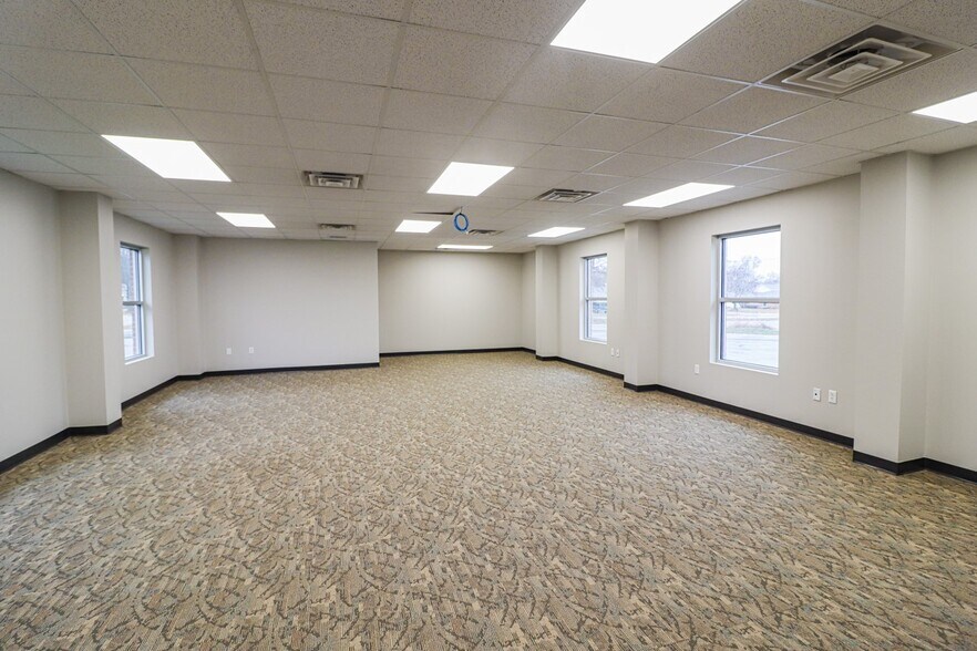 More Photos Of 2120 S Ridge Rd, Green Bay Office For Lease