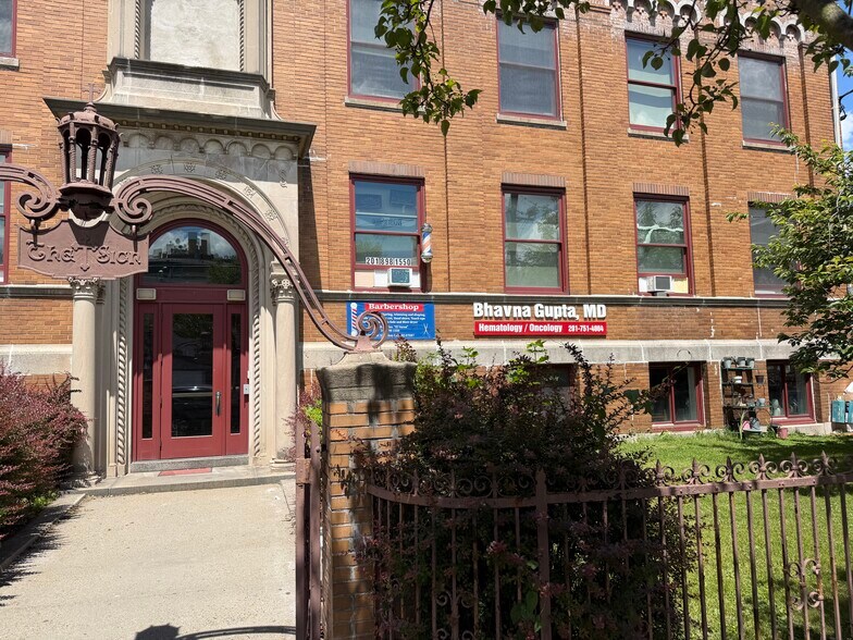 Primary Photo Of 2000 West St, Union City Office Residential For Lease