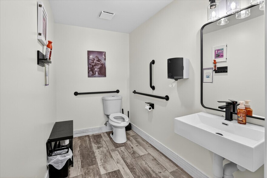 More Photos Of 102 Ausable State Rd, Bay City Freestanding For Sale